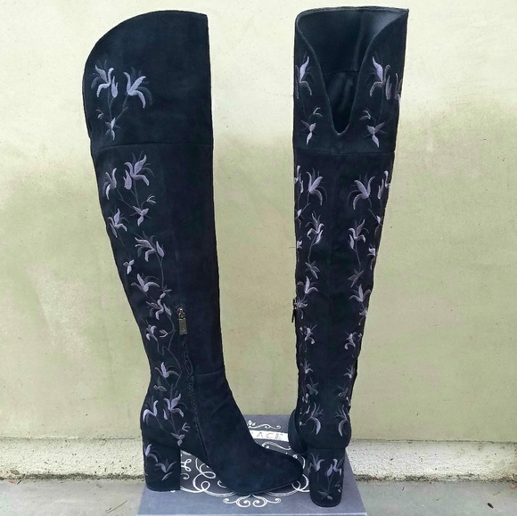 Gorgeous Embroidered Kenneth Cole OTK Boots - Picture 6 of 7